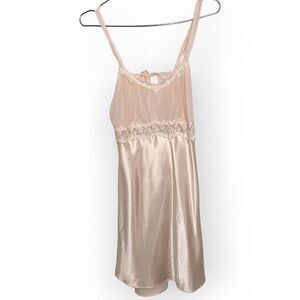 Blossom Intimates Womens Chemise Sz. Medium Peach Satin Knee Length Lace Princes